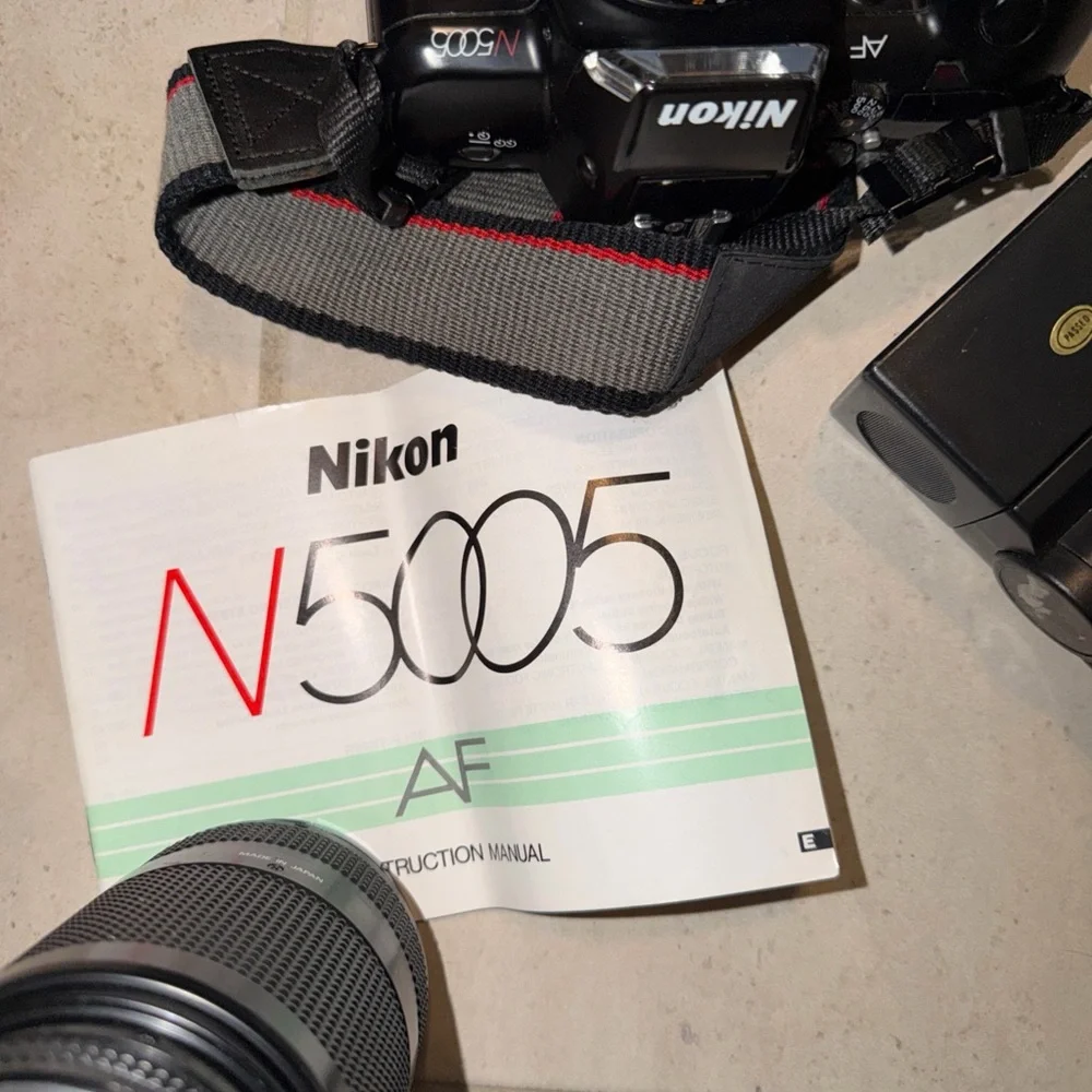 NIKON N5005 35mm FILM CAMERA with AF Nikkor 35-70mm 80-200mmLens Cap Strap Case